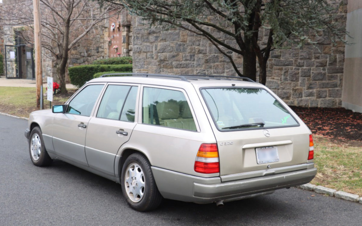 Mercedes-Benz E220 W124