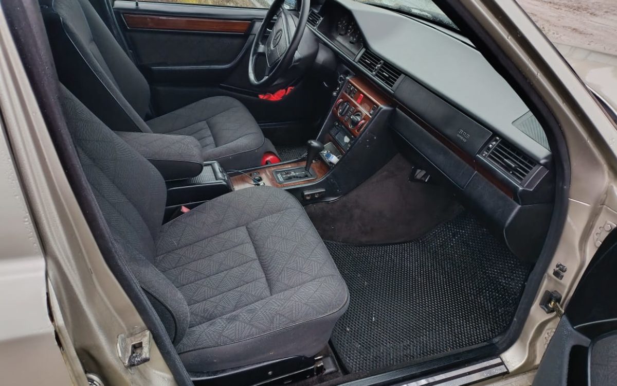 Mercedes-Benz E220 W124